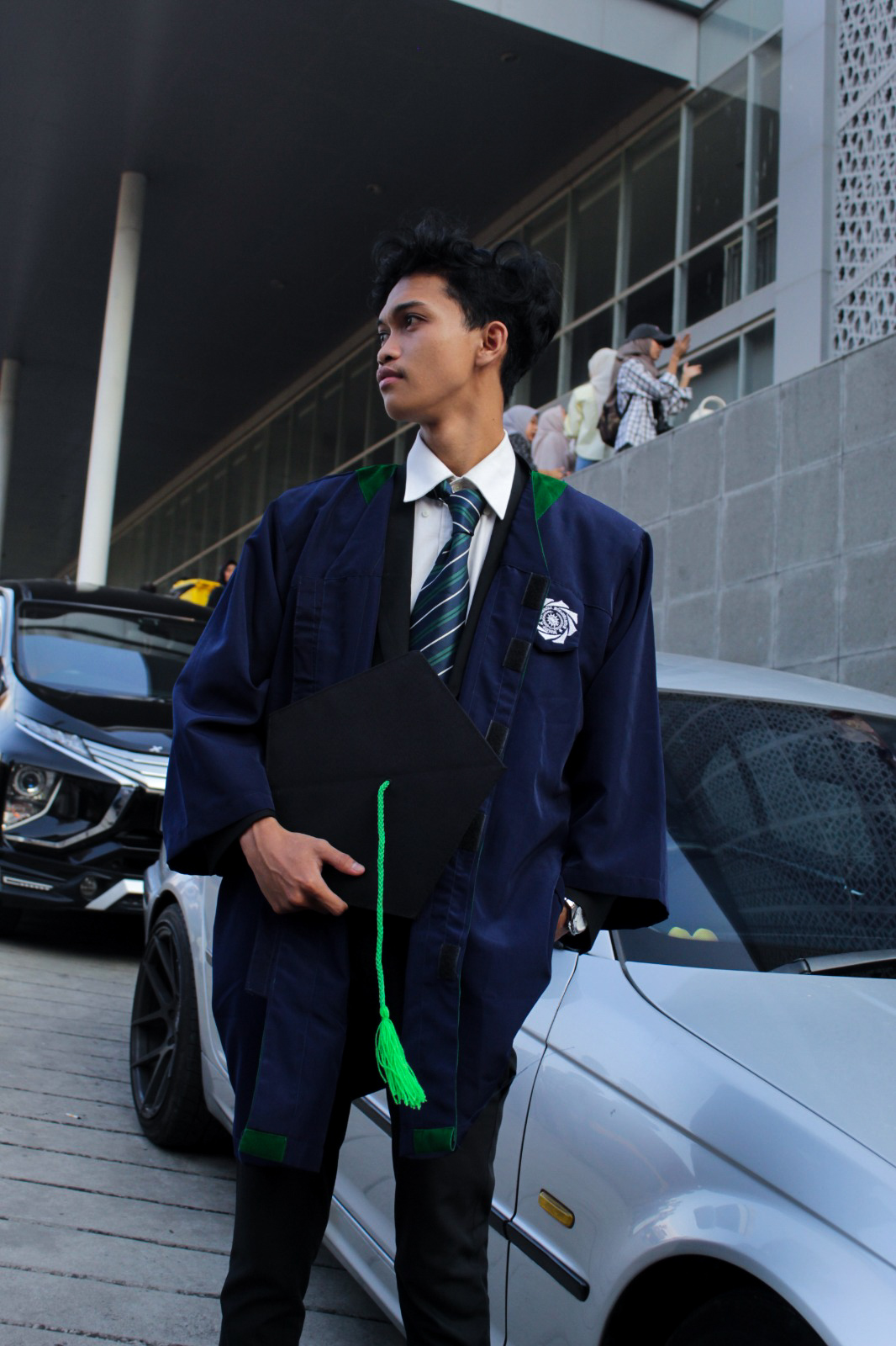 Foto Wisuda Jas Modern & Streetwear